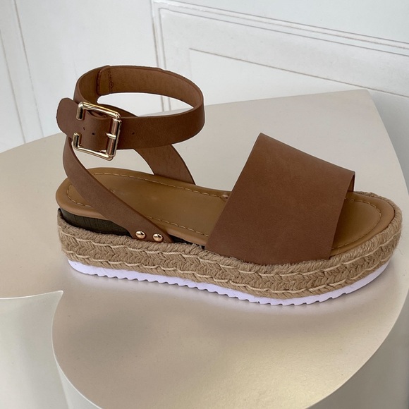 Tan espadrille sandals - Picture 2 of 2